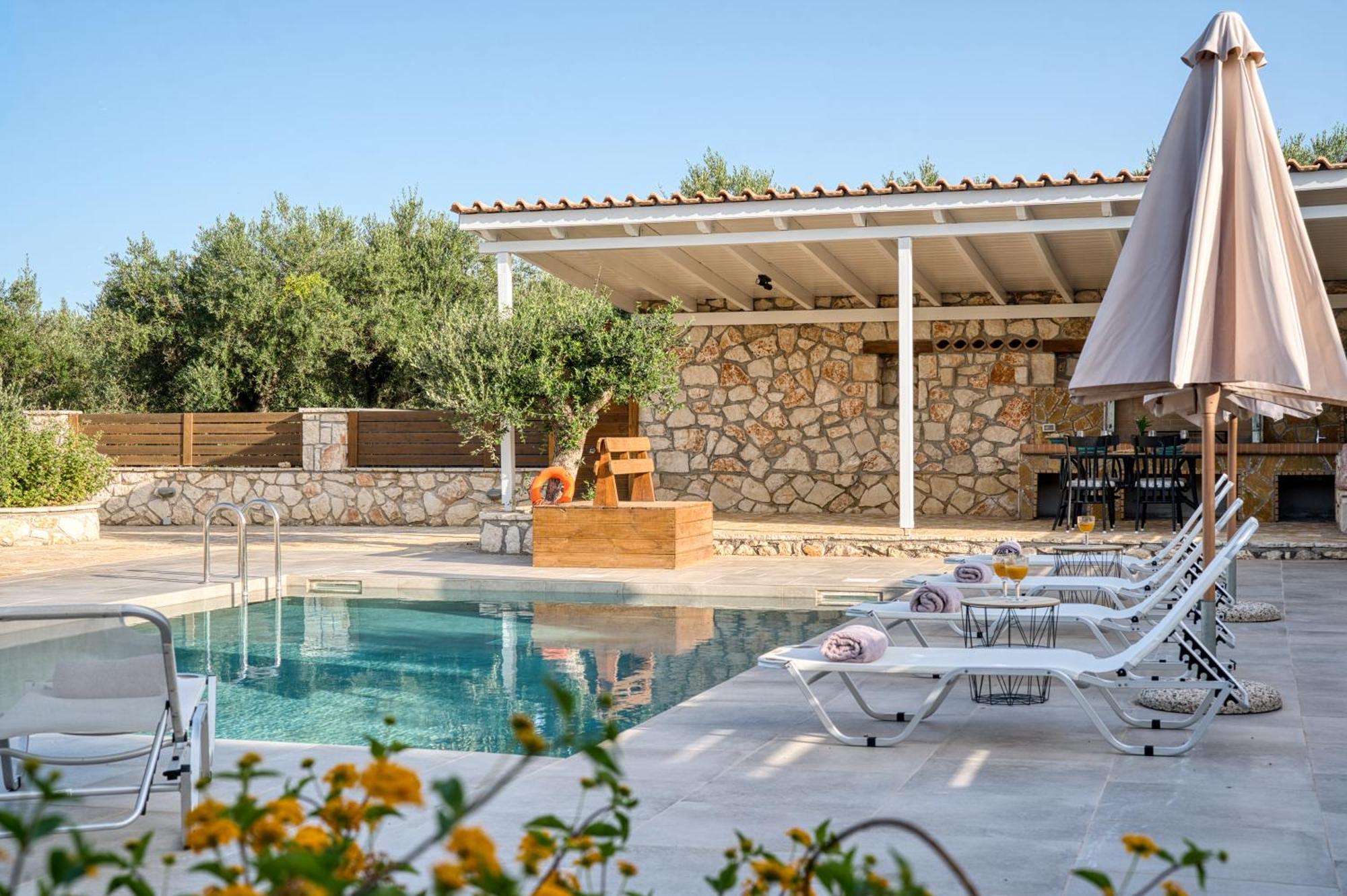 Astarte Villas - Astra Private Villas With Pool Vasilikí Exterior foto